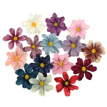 10PCs Retro Daisy Umělé Květiny 6cm Mini Velvet Falešné Látkové Květiny Hlavy Svatební bytové Dekorace Pro DIY Šití Plavidla