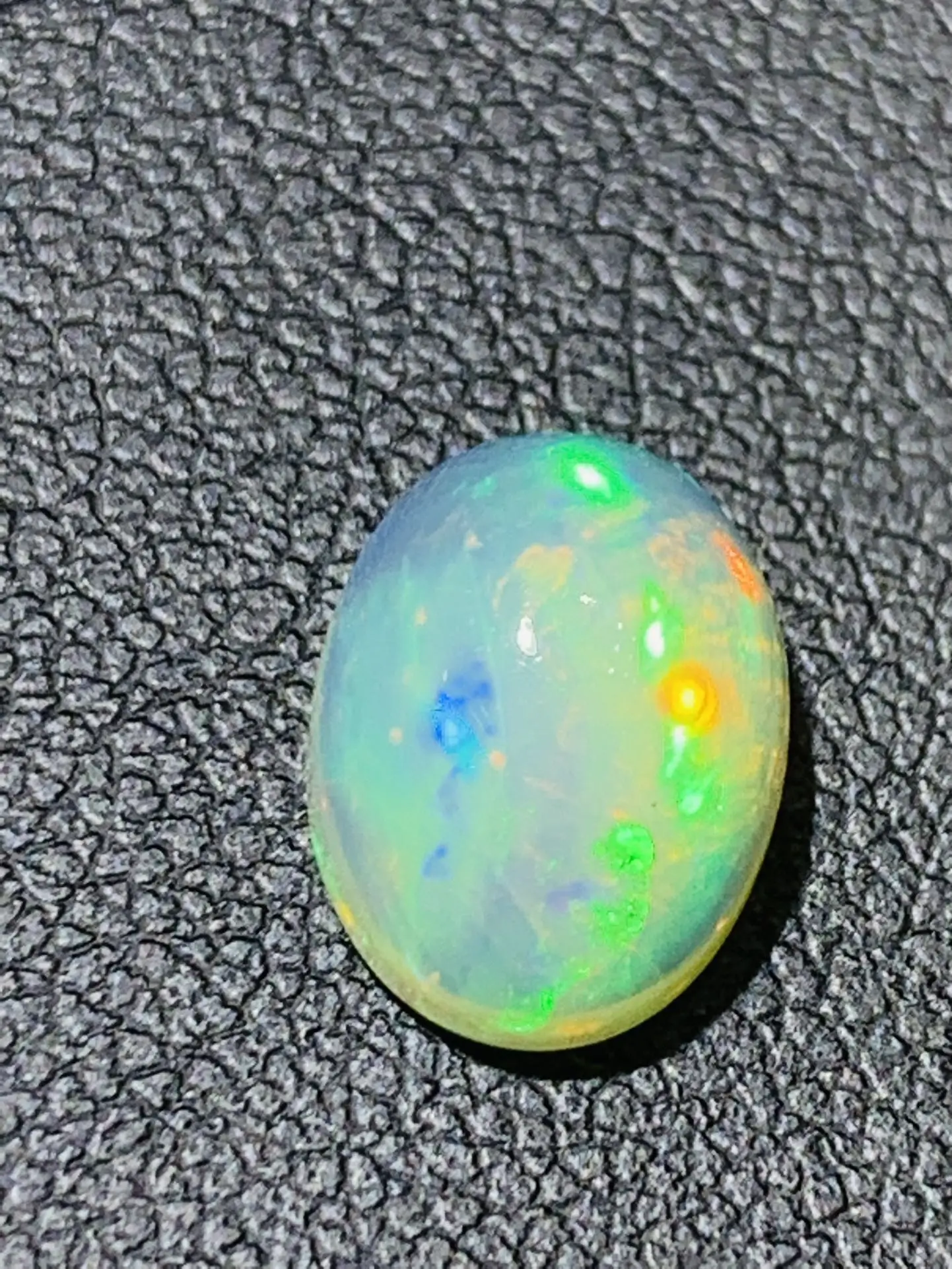 Čistě přírodní opál může být vykládané prsteny nebo přívěsky 1-3 karátů barevné lesk oválný příslušenství gem šperky bague sieraden Obrázek 1